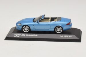 Jaguar XK X150 Avoauto Vaaleansininen Metallic Minichamps 1:43 400130530 Metalli