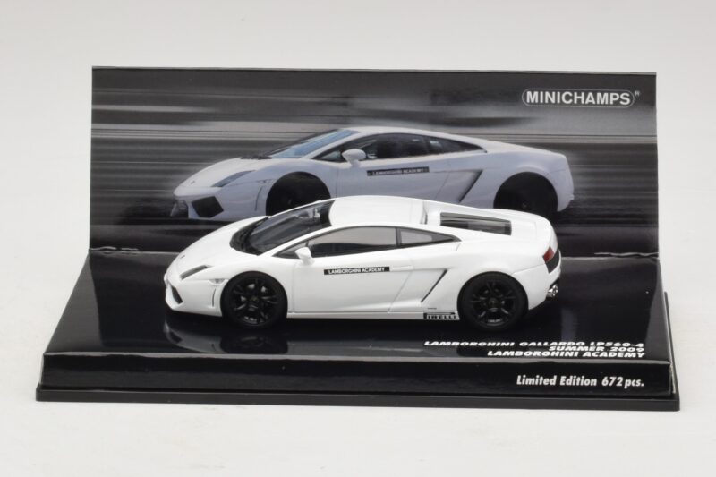 Lamborghini Gallardo LP560-4 Academy Valkoinen Minichamps 1:43 436103801 Metalli