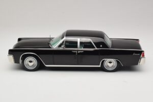 Lincoln Continental Musta KK-Scale 1:18 KKDC181483 Metalli — kuva 3 / 6