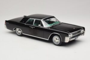Lincoln Continental Musta KK-Scale 1:18 KKDC181483 Metalli — kuva 4 / 6