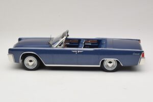 Lincoln Continental Convertible Sininen Metallic The Lincoln Lawyer KK-Scale 1:18 KKDC181522 Metalli — kuva 4 / 7
