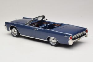 Lincoln Continental Convertible Sininen Metallic The Lincoln Lawyer KK-Scale 1:18 KKDC181522 Metalli — kuva 6 / 7