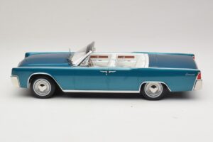 Lincoln Continental Convertible Turkoosi Metallic KK-Scale 1:18 KKDC181524 Metalli — kuva 4 / 7