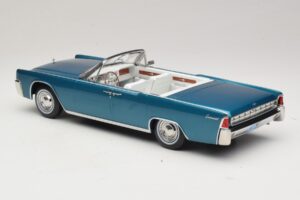 Lincoln Continental Convertible Turkoosi Metallic KK-Scale 1:18 KKDC181524 Metalli — kuva 6 / 7
