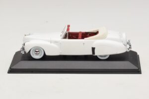 Lincoln Continental Avoauto Valkoinen Minichamps 1:43 400082501 Metalli