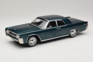 Lincoln Continental Tummanvihreä Metallic Matrix Reloaded & Revolutions KK-Scale 1:18 KKDC181481 Metalli