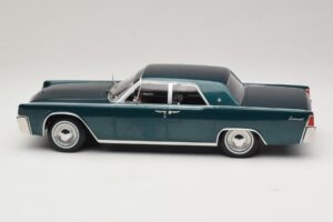 Lincoln Continental Tummanvihreä Metallic Matrix Reloaded & Revolutions KK-Scale 1:18 KKDC181481 Metalli — kuva 3 / 6