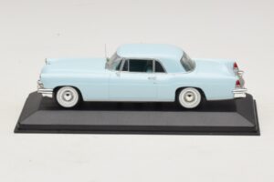 Lincoln Continental Mark II Vaaleansininen Minichamps 1:43 400082304 Metalli