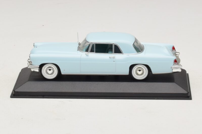 Lincoln Continental Mark II Vaaleansininen Minichamps 1:43 Lincoln Continental Mark II Vaaleansininen Minichamps 1:43 400082304 Metalli