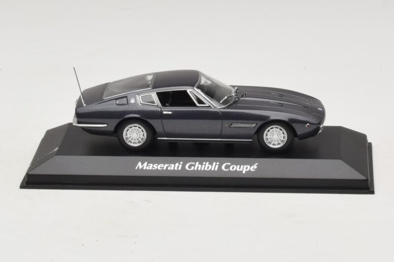 Maserati Ghibli Ruskea Metallic Maxichamps 1:43 Maserati Ghibli Ruskea Metallic Maxichamps 1:43 940123320 Metalli