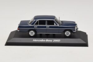 Mercedes 200D W115 Sininen Maxichamps 1:43 940034000 Metalli
