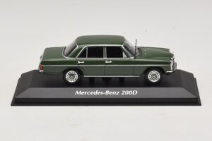 Mercedes 200D W115 Tummanvihreä Maxichamps 1:43 940034001 Metalli