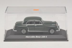 Mercedes 220 S W180 Tummanvihreä Maxichamps 1:43 940033001 Metalli — kuva 4 / 5