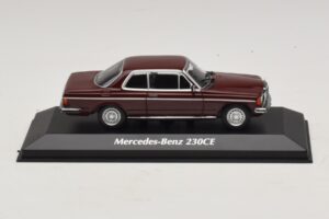 Mercedes 230 CE C123 Punainen Maxichamps 1:43 940032221 Metalli