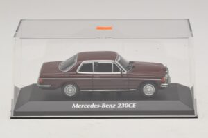 Mercedes 230 CE C123 Punainen Maxichamps 1:43 940032221 Metalli — kuva 4 / 5