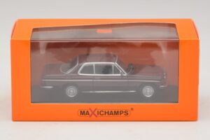 Mercedes 230 CE C123 Punainen Maxichamps 1:43 940032221 Metalli — kuva 5 / 5