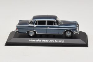 Mercedes 300 SE W112 Lang Sininen Metallic Maxichamps 1:43 940035200 Metalli