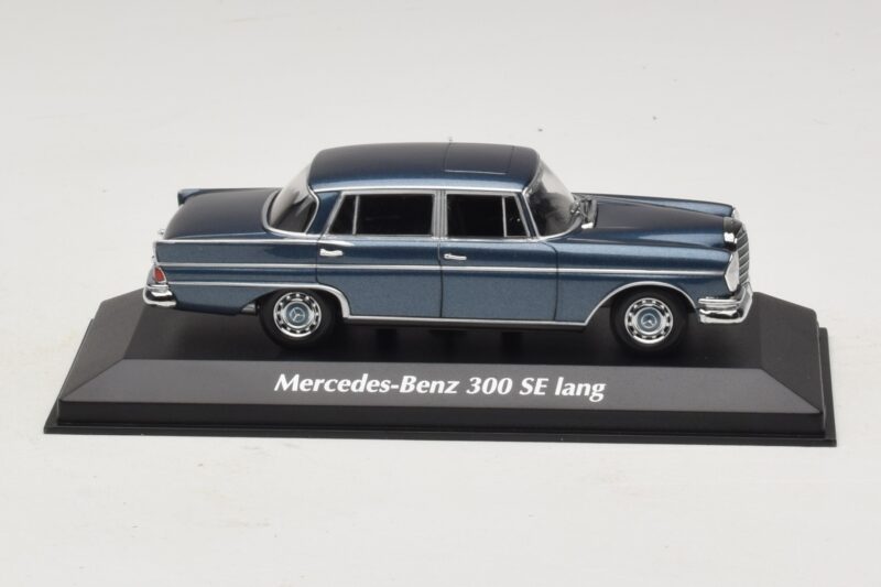 Mercedes 300 SE W112 Lang Sininen Metallic Maxichamps 1:43 940035200 Metalli
