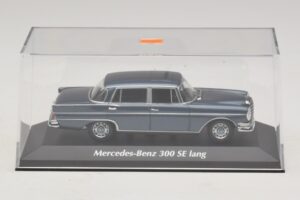 Mercedes 300 SE W112 Lang Sininen Metallic Maxichamps 1:43 940035200 Metalli — kuva 4 / 5