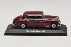 Mercedes 300 W186 Tummanpunainen Maxichamps 1:43 940039060 Metalli