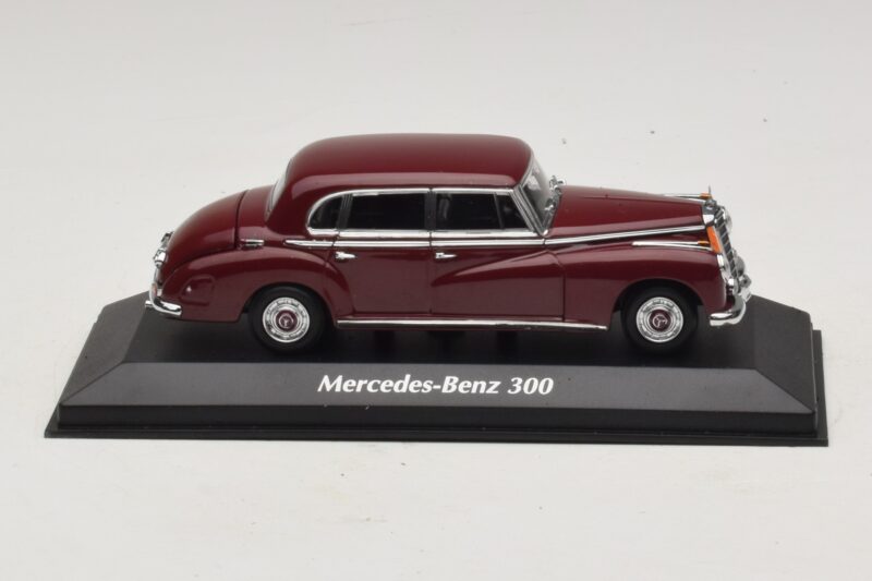 Mercedes 300 W186 Tummanpunainen Maxichamps 1:43 Mercedes 300 W186 Tummanpunainen Maxichamps 1:43 940039060 Metalli