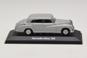 Mercedes 300 W186 Harmaa Maxichamps 1:43 940039061 Metalli