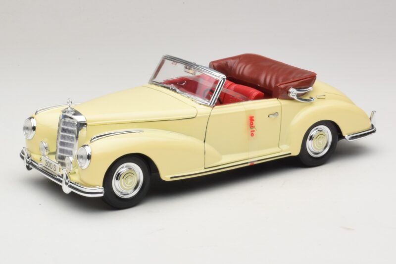 Mercedes 300S Kermanvärinen Maisto 1:18 31806 Metalli