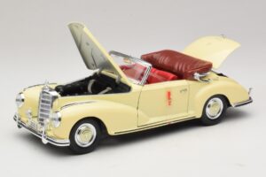 Mercedes 300S Kermanvärinen Maisto 1:18 31806 Metalli — kuva 2 / 8