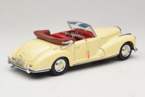 Mercedes 300S Kermanvärinen Maisto 1:18 31806 Metalli — kuva 3 / 8