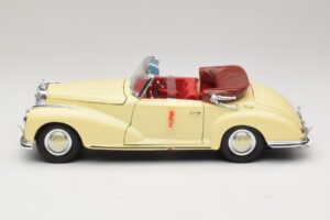 Mercedes 300S Kermanvärinen Maisto 1:18 31806 Metalli — kuva 4 / 8