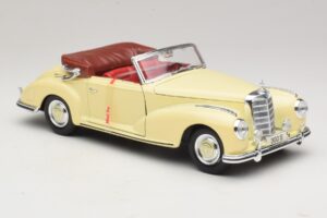 Mercedes 300S Kermanvärinen Maisto 1:18 31806 Metalli — kuva 6 / 8