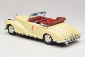 Mercedes 300S Kermanvärinen Maisto 1:18 31806 Metalli — kuva 7 / 8