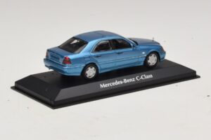 Mercedes C-Class W202 Sininen Metallic Maxichamps 1:43 940037060 Metalli — kuva 2 / 5
