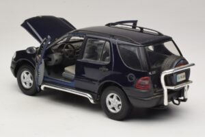 Mercedes ML320 W163 Sininen Maisto 1:18 31847 Metalli — kuva 5 / 8
