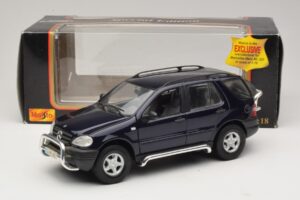 Mercedes ML320 W163 Sininen Maisto 1:18 31847 Metalli — kuva 8 / 8