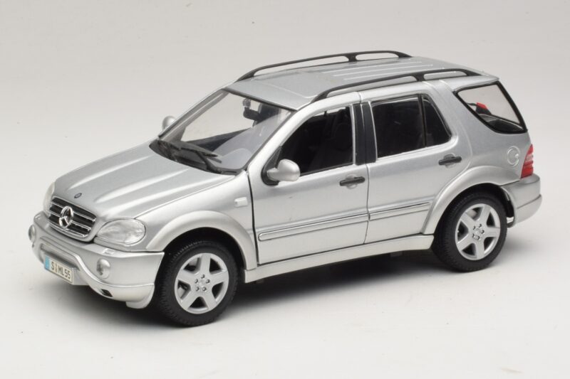 Mercedes ML55 AMG W163 Hopea Maisto 1:18 31876-P1 Metalli