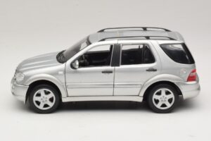 Mercedes ML55 AMG W163 Hopea Maisto 1:18 31876-P1 Metalli — kuva 4 / 8