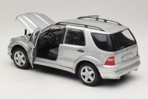 Mercedes ML55 AMG W163 Hopea Maisto 1:18 31876-P1 Metalli — kuva 5 / 8