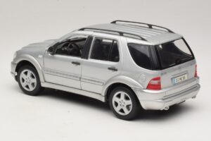 Mercedes ML55 AMG W163 Hopea Maisto 1:18 31876-P1 Metalli — kuva 7 / 8