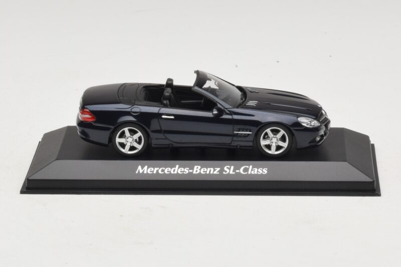 Mercedes SL R230 Sininen Metallic Maxichamps 1:43 940037531 Metalli
