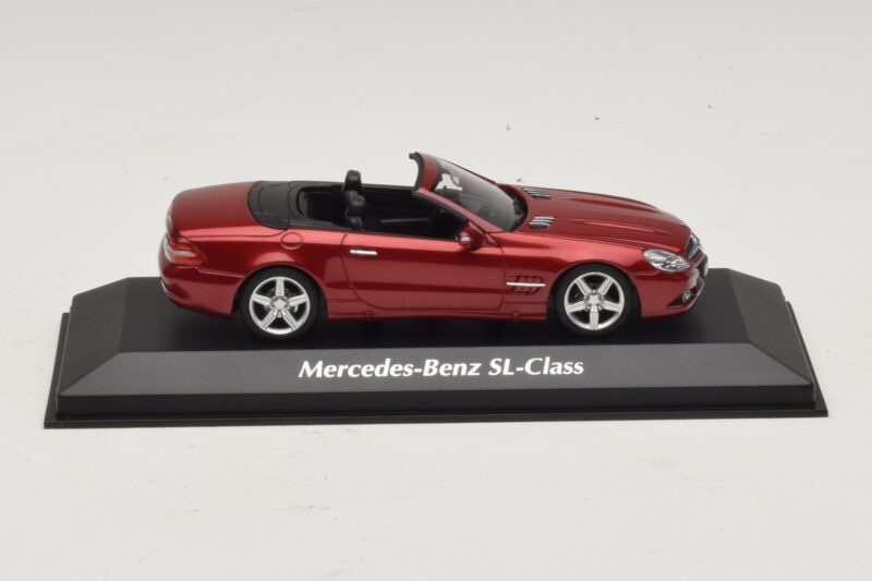 Mercedes SL R230 Punainen Metallic Maxichamps 1:43 940037530 Metalli