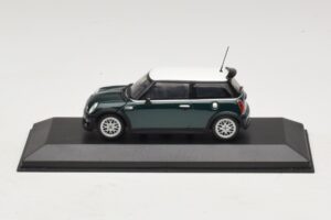 Mini Cooper One R50 Aero Green Valkoisella Katolla Minichamps 1:43 Mini Cooper One R50 Aero Green Valkoisella Katolla Minichamps 1:43 MINI011 Metalli