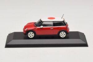 Mini Cooper One R50 Punainen Japanin Lipulla Minichamps 1:43 Mini Cooper One R50 Punainen Japanin Lipulla Minichamps 1:43 MINI034 Metalli