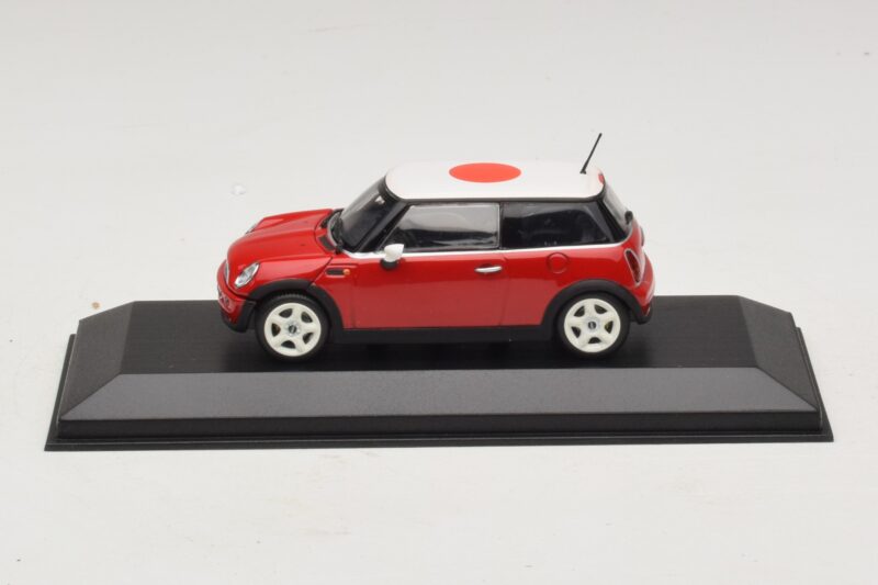 Mini Cooper One R50 Punainen Japanin Lipulla Minichamps 1:43 MINI034 Metalli