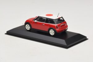 Mini Cooper One R50 Punainen Japanin Lipulla Minichamps 1:43 MINI034 Metalli — kuva 3 / 5