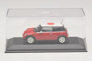 Mini Cooper One R50 Punainen Japanin Lipulla Minichamps 1:43 MINI034 Metalli — kuva 4 / 5