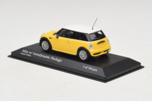 Mini Cooper One R50 Aero-paketilla Keltainen Minichamps 1:43 431138274 Metalli — kuva 3 / 4
