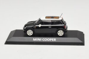 Mini Cooper S R53 Musta Panoraamakatolla Minichamps 1:43 Mini Cooper S R53 Musta Panoraamakatolla Minichamps 1:43 MINI022 Metalli