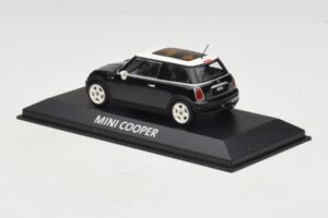 Mini Cooper S R53 Musta Panoraamakatolla Minichamps 1:43 MINI022 Metalli — kuva 3 / 4