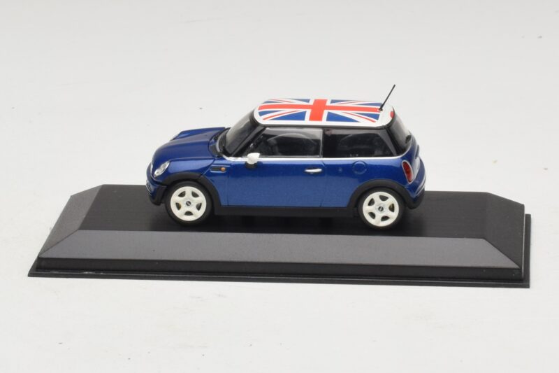 Mini Cooper S R53 Sininen Britannian Lipulla Minichamps 1:43 Mini Cooper S R53 Sininen Britannian Lipulla Minichamps 1:43 MINI026 Metalli